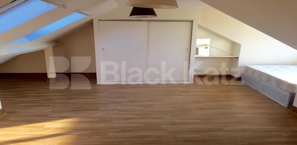 			UNDER OFFER , Studio Apartment, 1 bath, 1 reception Studio			 Queenstown Road, Battersea