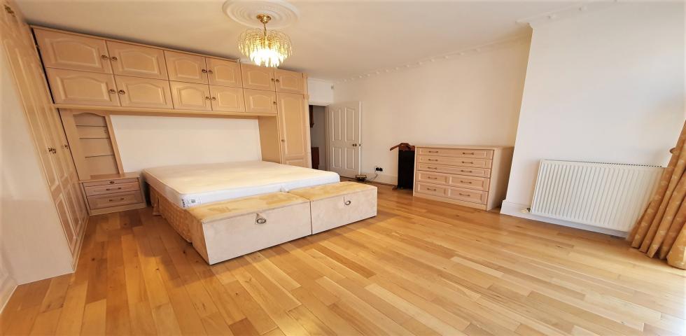 Large Apartment with Communal Garden Broadhurst Gardens, West Hampstead