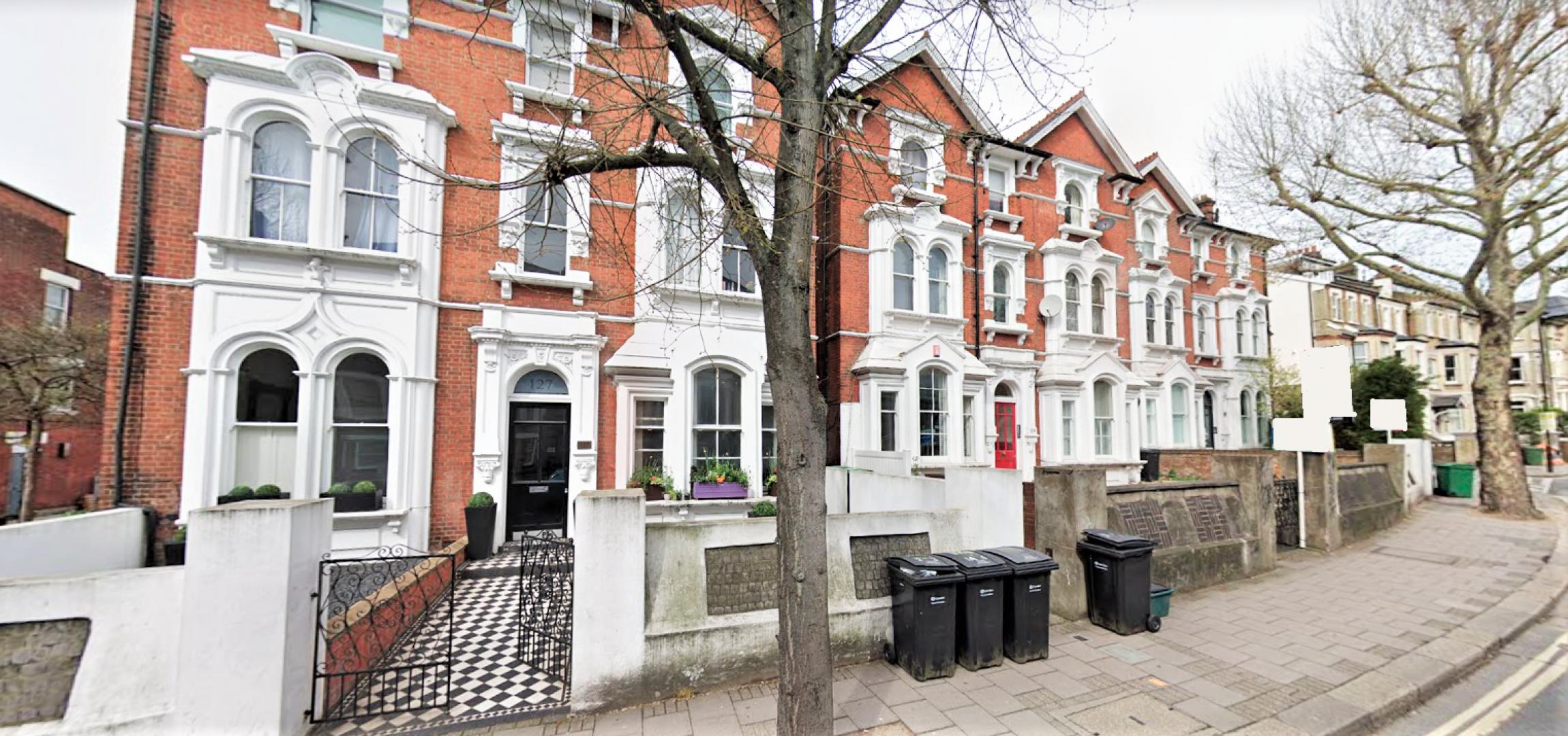 			2 Bedroom, 1 bath, 1 reception Flat			 West End Lane, WEST HAMPSTEAD