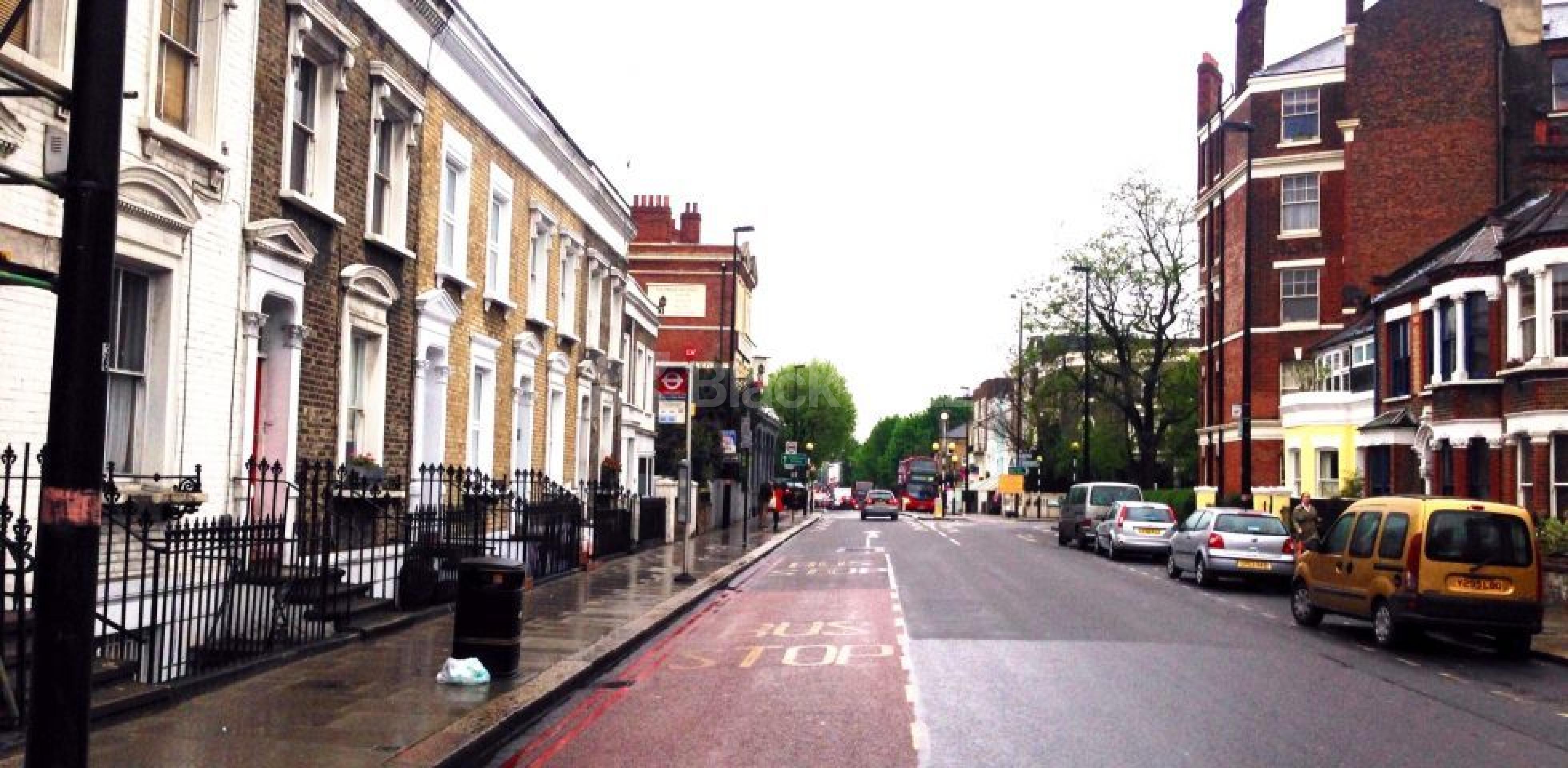 			UNDER OFFER , 3 Bedroom, 1 bath, 1 reception Apartment			 Battersea Bridge Road., Battersea SW11