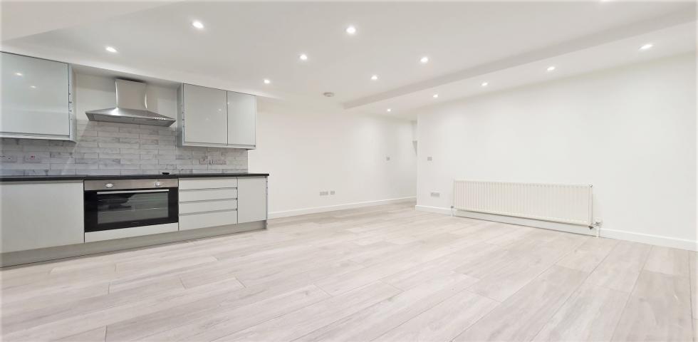			2 Bedroom, 1 bath, 1 reception Apartment			 Deacon Road , DOLLIS HILL