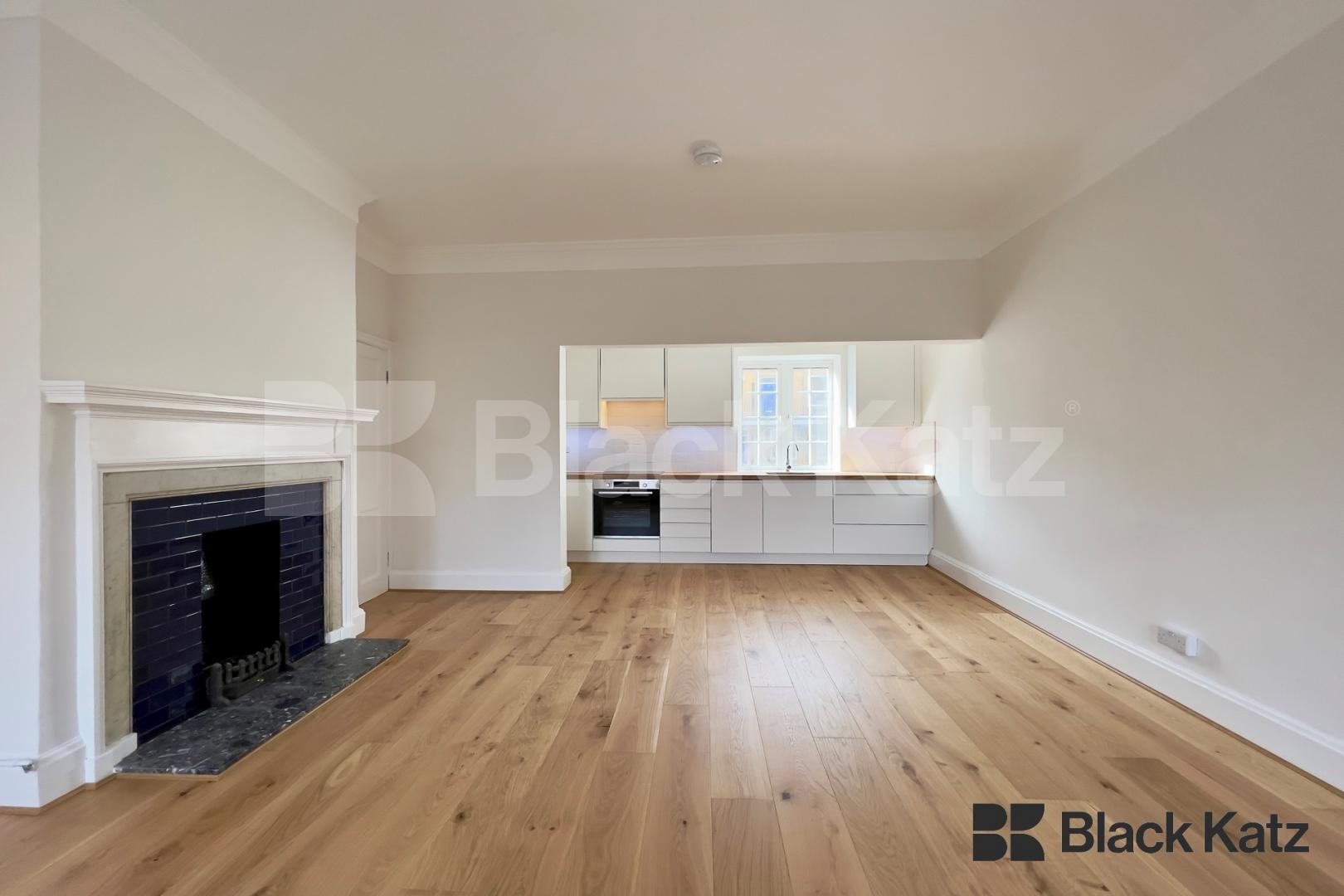 Superbly located Vicarage conversion recently redecorated throughout Porlock Street, London Bridge