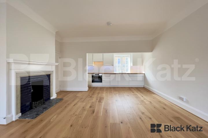 Superbly located Vicarage conversion recently redecorated throughout Porlock Street, London Bridge