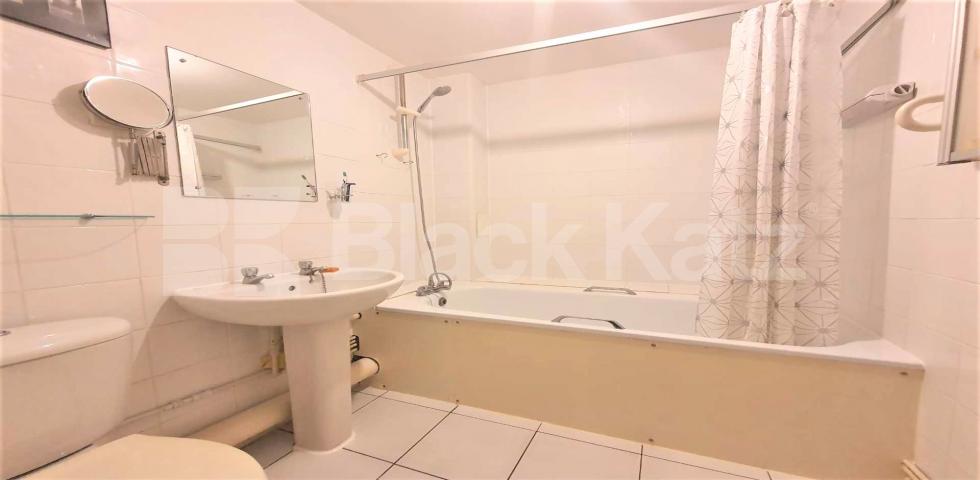 			1 Bedroom, 1 bath, 1 reception Flat			 Gainsborough Court, Lime Grove, Shepherds Bush