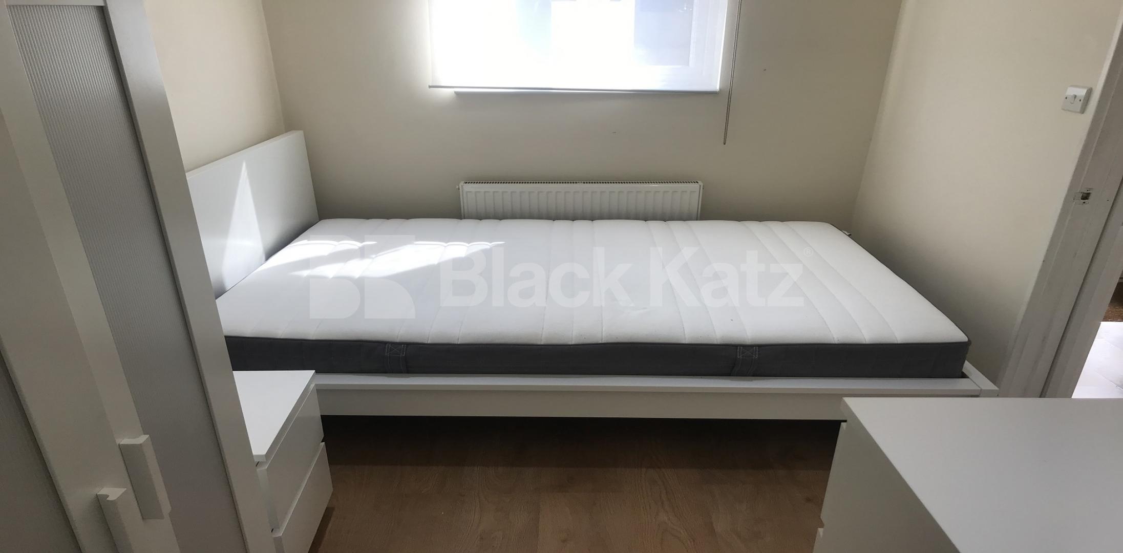 			LET , 4 Bedroom, 1 bath, 1 reception House			 Clarence Avenue, Clapham Park