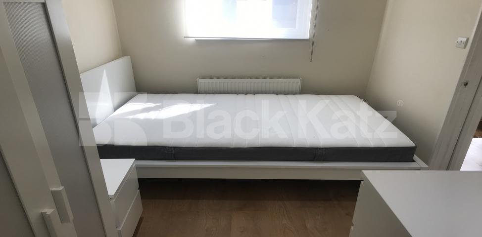 			LET , 4 Bedroom, 1 bath, 1 reception House			 Clarence Avenue, Clapham Park