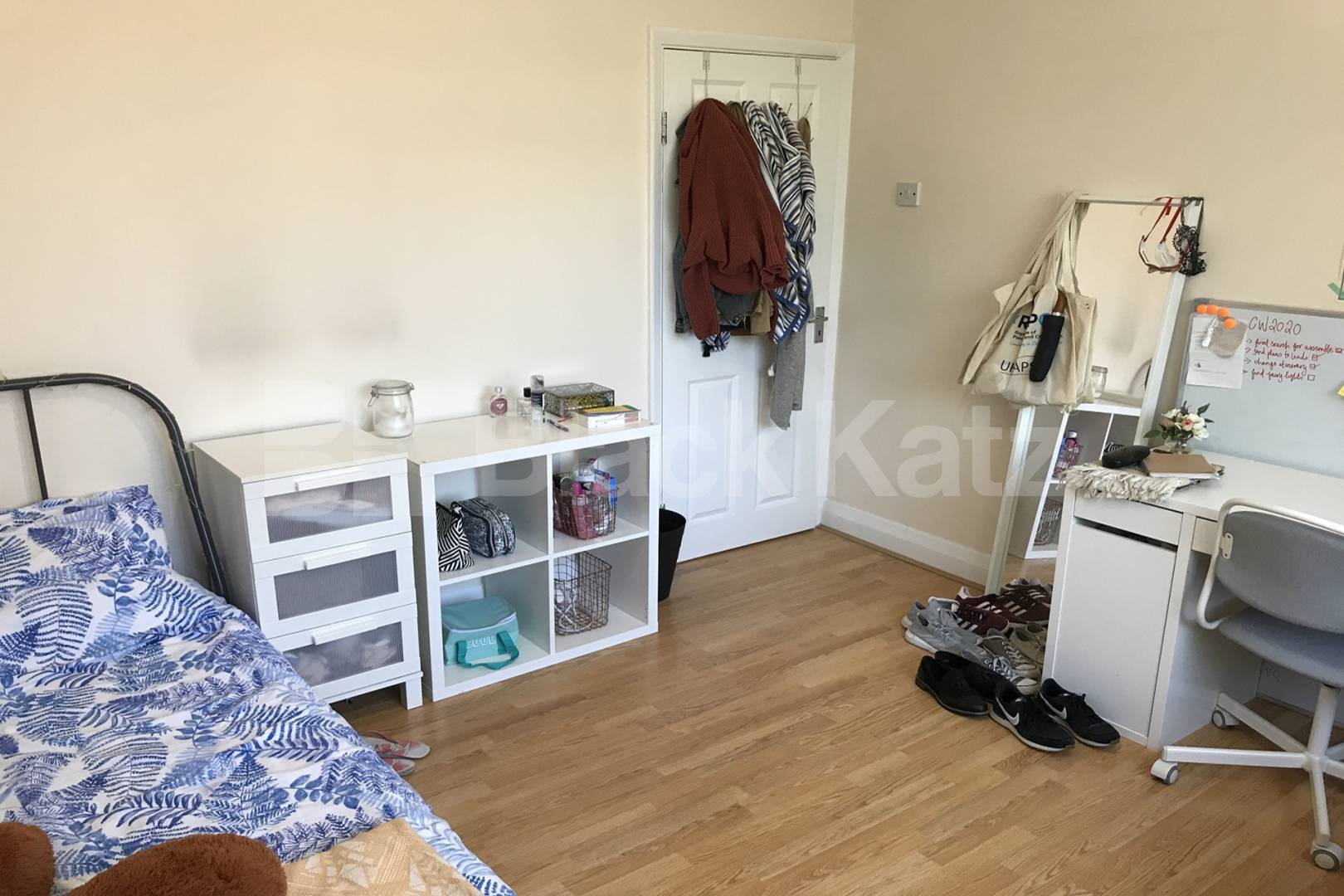 Flooded with natural light & superbly located Damien Street , Whitechapel / Aldgate