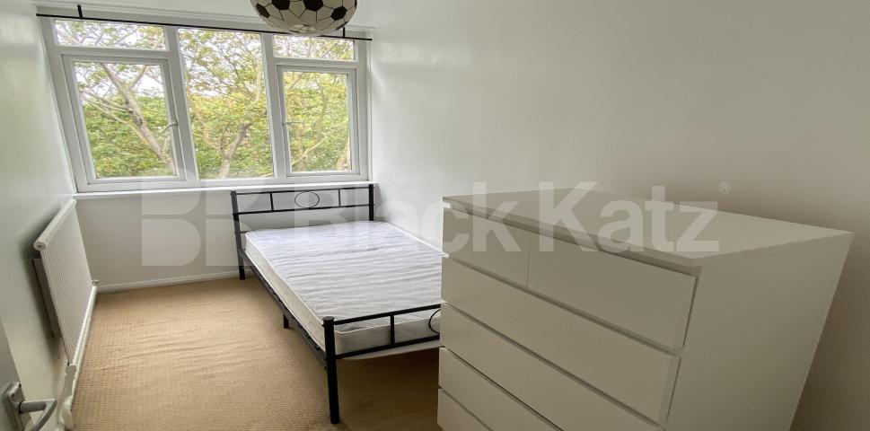 			UNDER OFFER, 3 Bedroom, 1 bath, 1 reception Apartment			 Carey Gardens, Vauxhall/Battersea