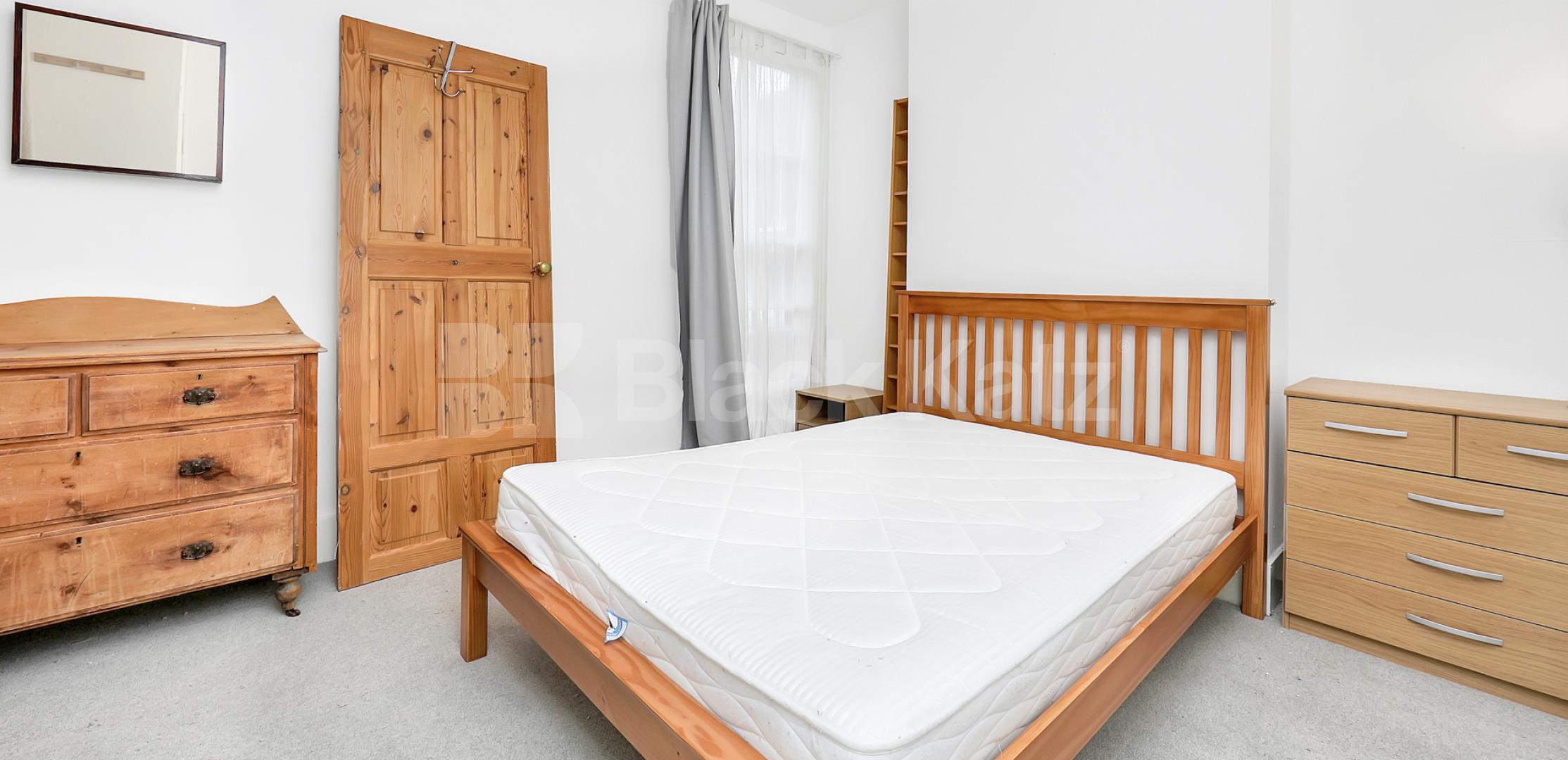 			LET , 2 Bedroom, 1 bath, 1 reception Apartment			 Ambergate Street , Kennington 