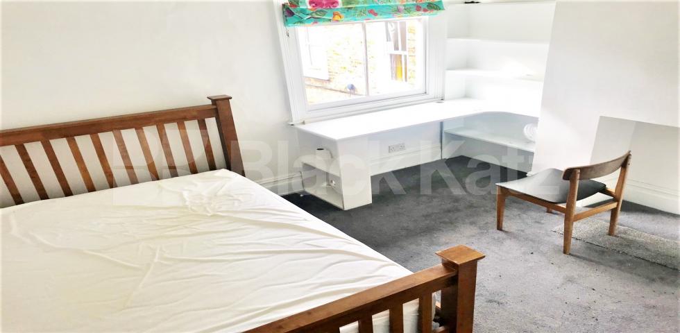 			3 Bedroom, 1 bath, 1 reception Flat			 Ormiston Grove, SHEPHERDS BUSH