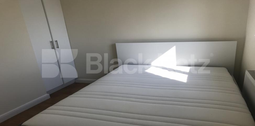 			LET , 4 Bedroom, 1 bath, 1 reception House			 Clarence Avenue, Clapham Park