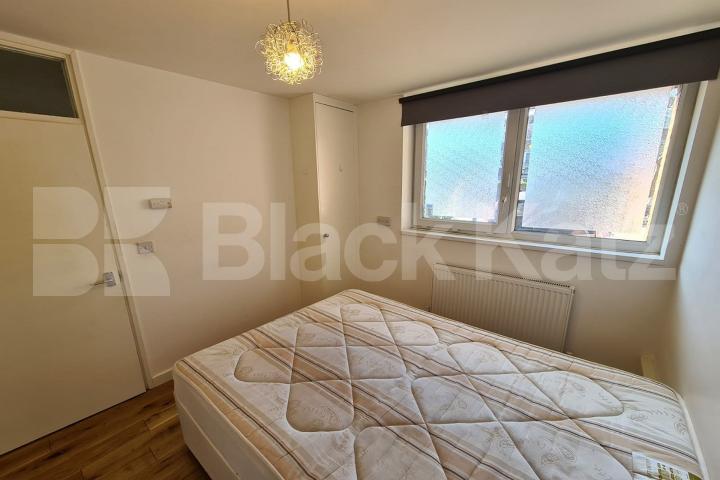 Ground floor duplex apartment with patio garden Carey Gardens, Vauxhall/Battersea