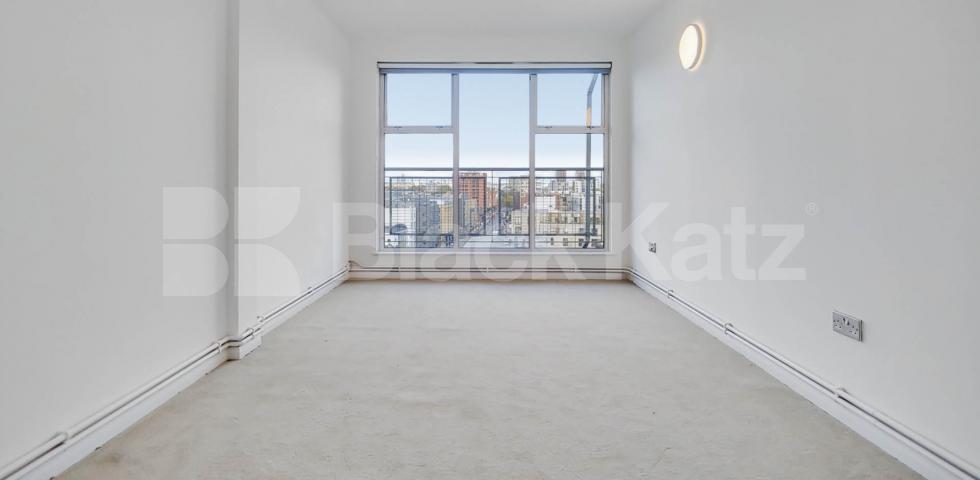 			2 Bedroom, 1 bath, 1 reception Flat			 Kingsland Road, ISLINGTON E8