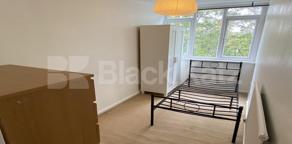 			UNDER OFFER, 3 Bedroom, 1 bath, 1 reception Apartment			 Carey Gardens, Vauxhall/Battersea