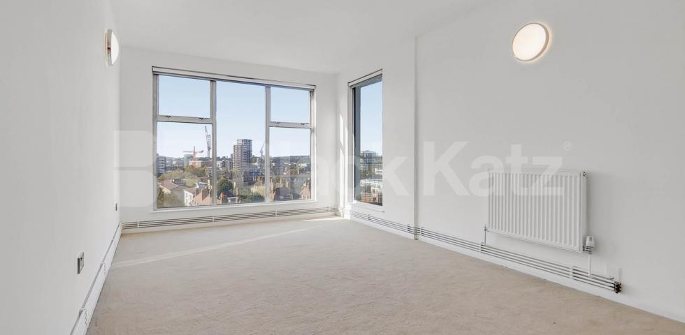 			2 Bedroom, 1 bath, 1 reception Flat			 Kingsland Road, ISLINGTON E8