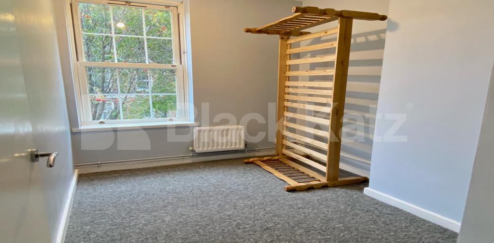 			LET , 3 Bedroom, 1 bath, 1 reception Apartment			 Kennings Way, Kennington