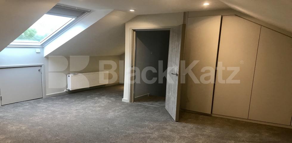 			NEW INSTRUCTION, 4 Bedroom, 1 bath, 1 reception Mews House			 Rodenhurst Road, Clapham South