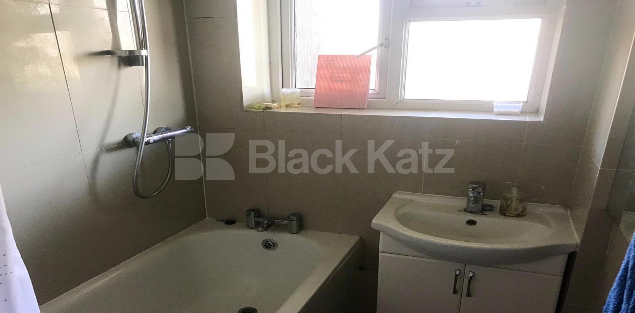 			LET , 4 Bedroom, 1 bath, 1 reception Apartment			 Redcross Way, London Bridge/Borough 