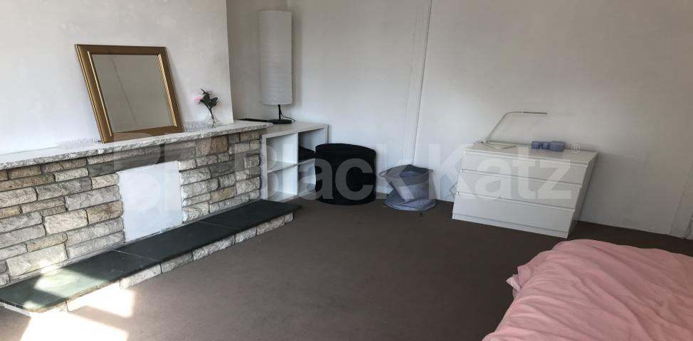 			LET , 4 Bedroom, 1 bath, 1 reception Apartment			 Queenstown Road, Battersea Park