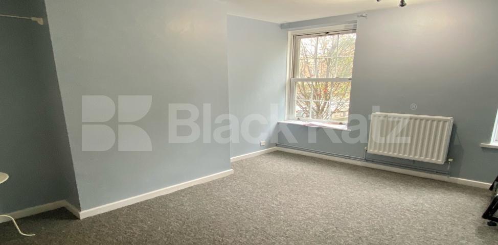 			LET , 3 Bedroom, 1 bath, 1 reception Apartment			 Kennings Way, Kennington