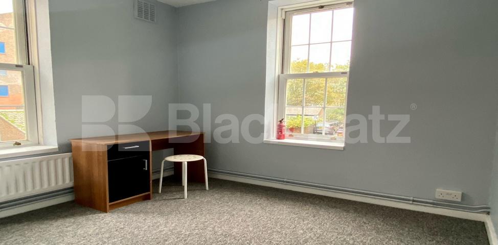 			LET , 3 Bedroom, 1 bath, 1 reception Apartment			 Kennings Way, Kennington