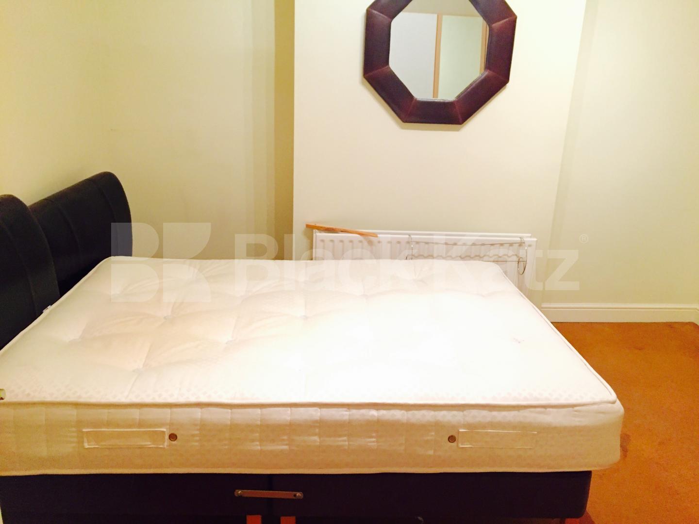 			UNDER OFFER, 2 Bedroom, 1 bath, 1 reception Apartment			 Grayshott Road, Clapham Junction