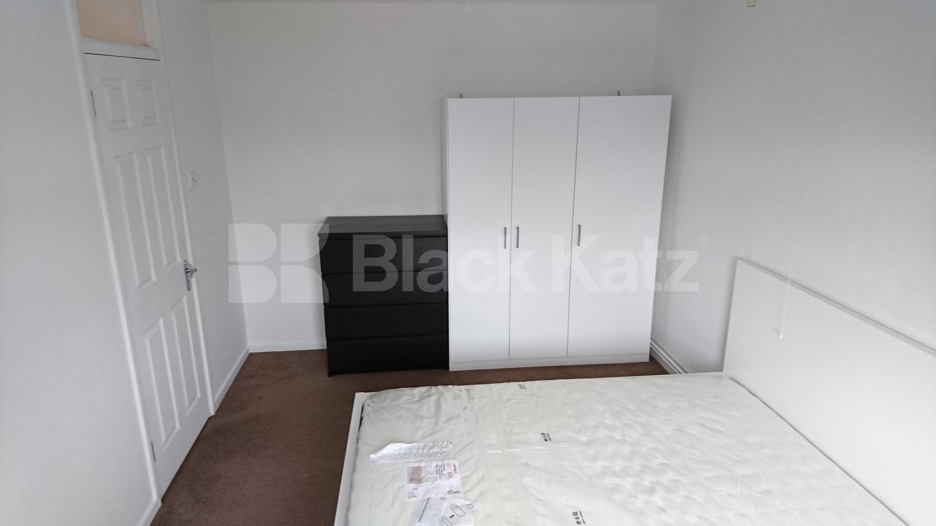 			3 Bedroom, 1 bath, 1 reception Apartment			 Earlsfield Road , Earlsfield