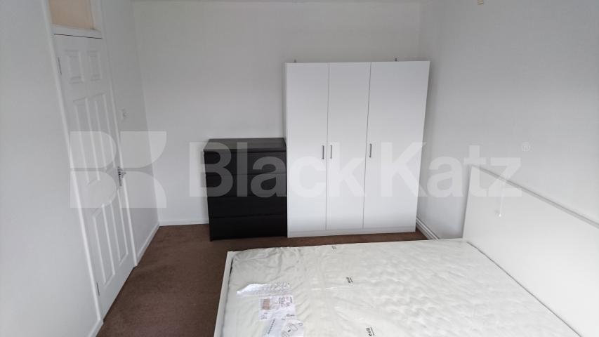 			3 Bedroom, 1 bath, 1 reception Apartment			 Earlsfield Road , Earlsfield