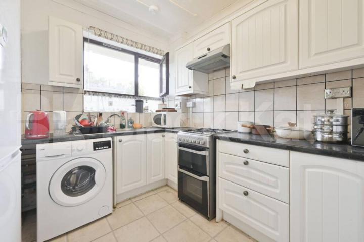 Zone 1 located 2 bedroom perfect for Students and young professionals  Cromer Street, Kings Cross