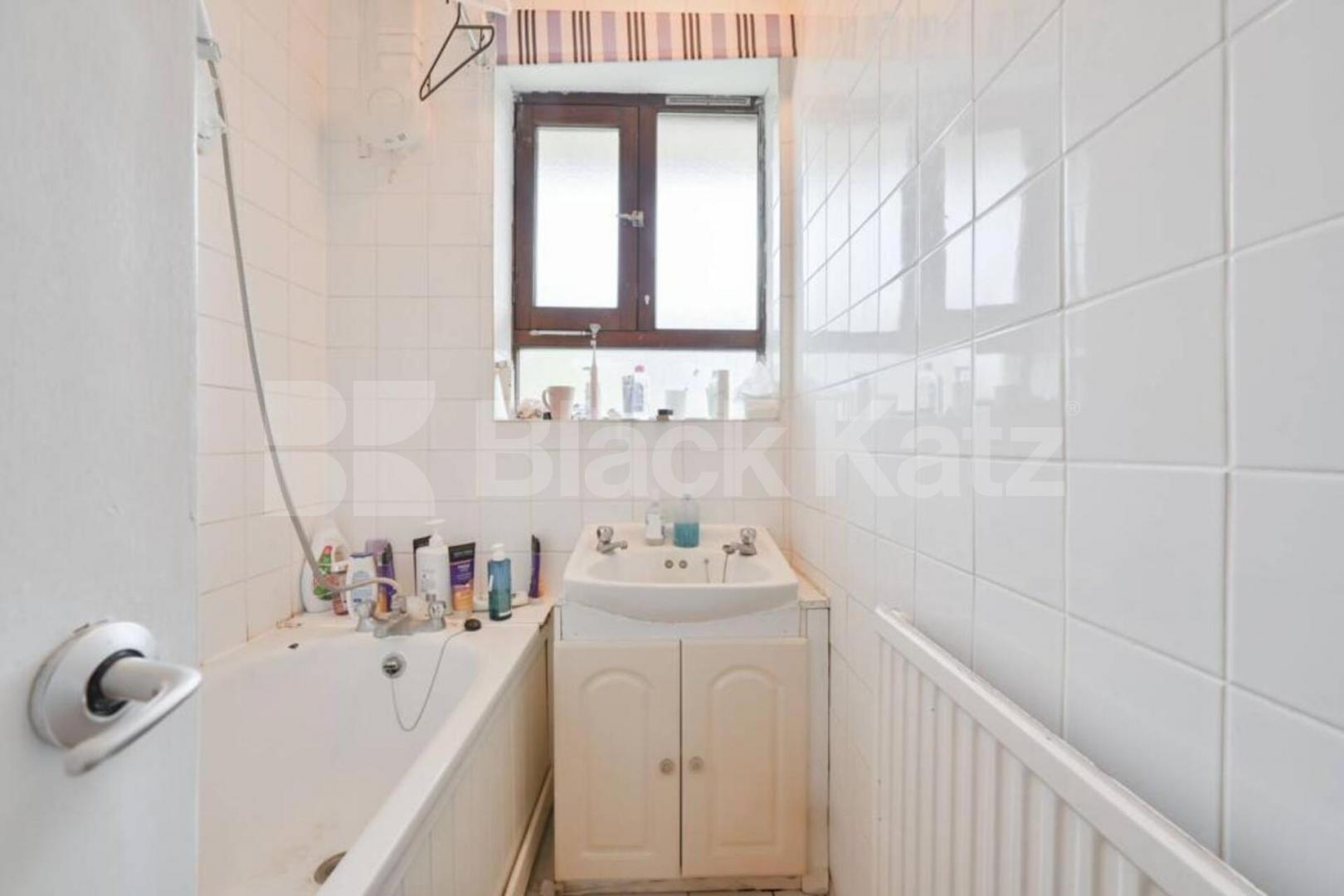 Zone 1 located 2 bedroom perfect for Students and young professionals  Cromer Street, Kings Cross