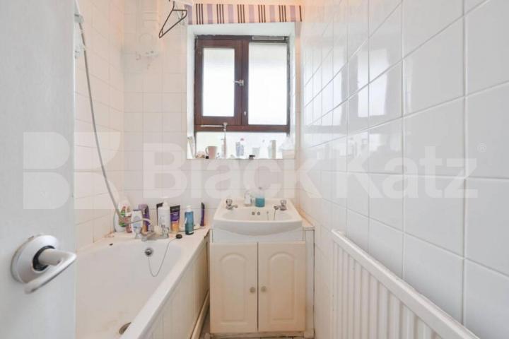 Zone 1 located 2 bedroom perfect for Students and young professionals  Cromer Street, Kings Cross