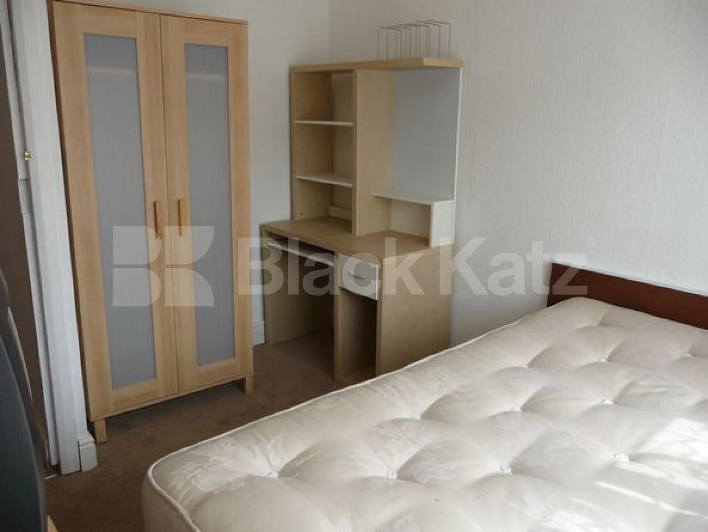 			Whole House and separate annex!, 5 Bedroom, 1 bath, 1 reception House			 Berwick Road, WOOD GREEN