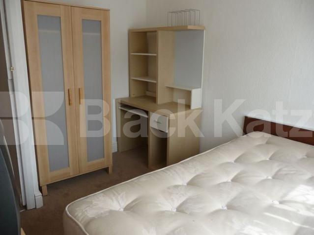 			Whole House and separate annex!, 5 Bedroom, 1 bath, 1 reception House			 Berwick Road, WOOD GREEN