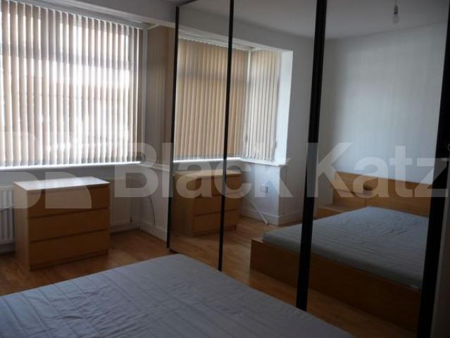 			Whole House and separate annex!, 5 Bedroom, 1 bath, 1 reception House			 Berwick Road, WOOD GREEN