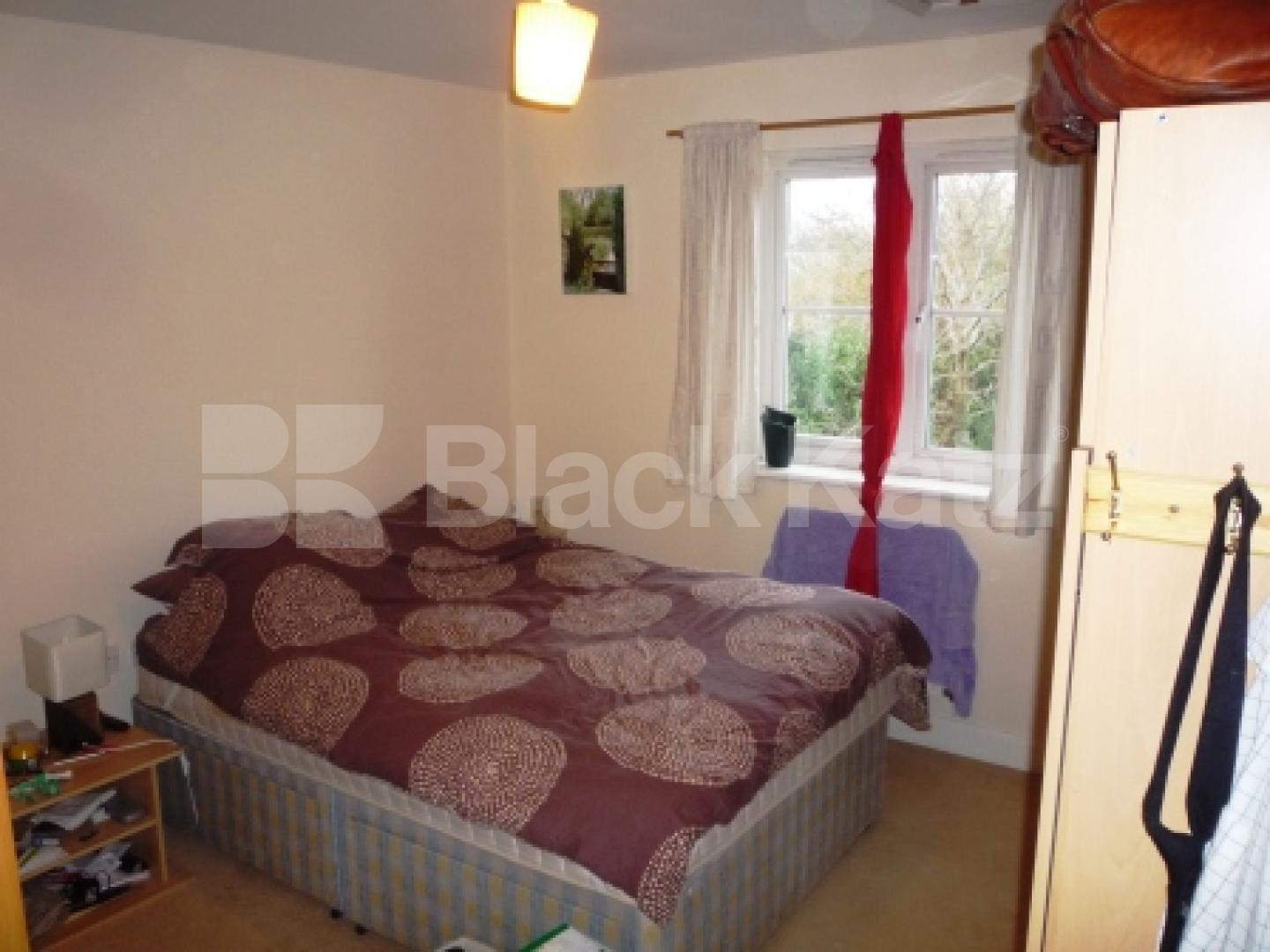 			NEW INSTRUCTION! Includes Water!, 2 Bedroom, 1 bath, 1 reception Flat			 Briar Close, East Finchley