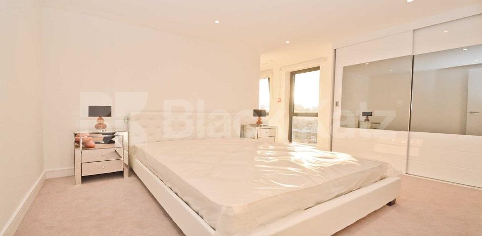 			LET, 2 Bedroom, 1 bath, 1 reception Penthouse			 Kensington Apartments, 11 Commercial Street, Aldgate