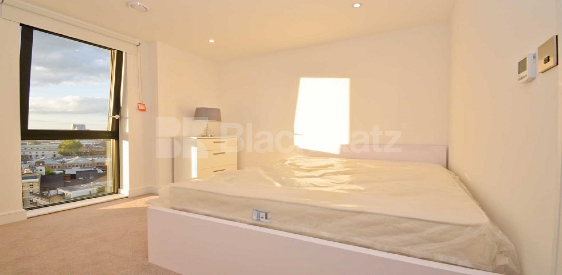 			LET, 2 Bedroom, 1 bath, 1 reception Penthouse			 Kensington Apartments, 11 Commercial Street, Aldgate