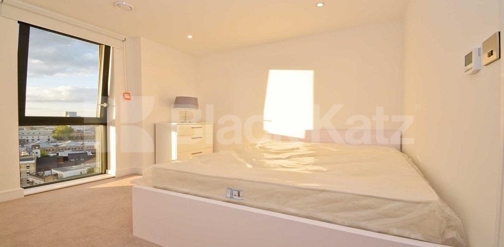 			LET, 2 Bedroom, 1 bath, 1 reception Penthouse			 Kensington Apartments, 11 Commercial Street, Aldgate