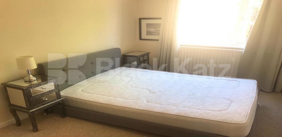 			LET , 4 Bedroom, 1 bath, 1 reception House			 Dunston Road, Clapham Junction