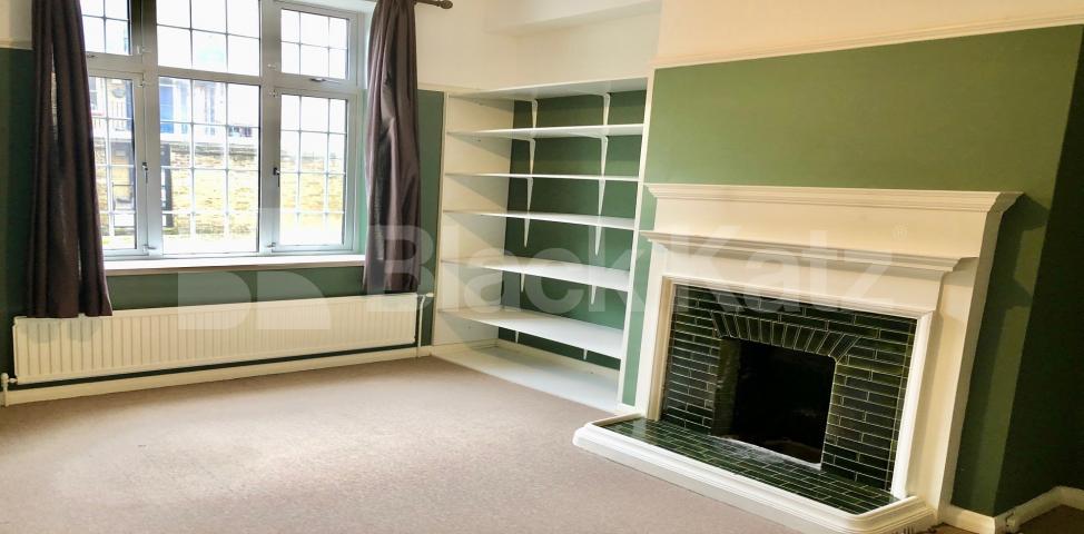 			UNDER OFFER , 3 Bedroom, 1 bath, 1 reception Ground Floor Flat			 St Paul`s Vicarage - Kipling Street, Borough/London Bridge