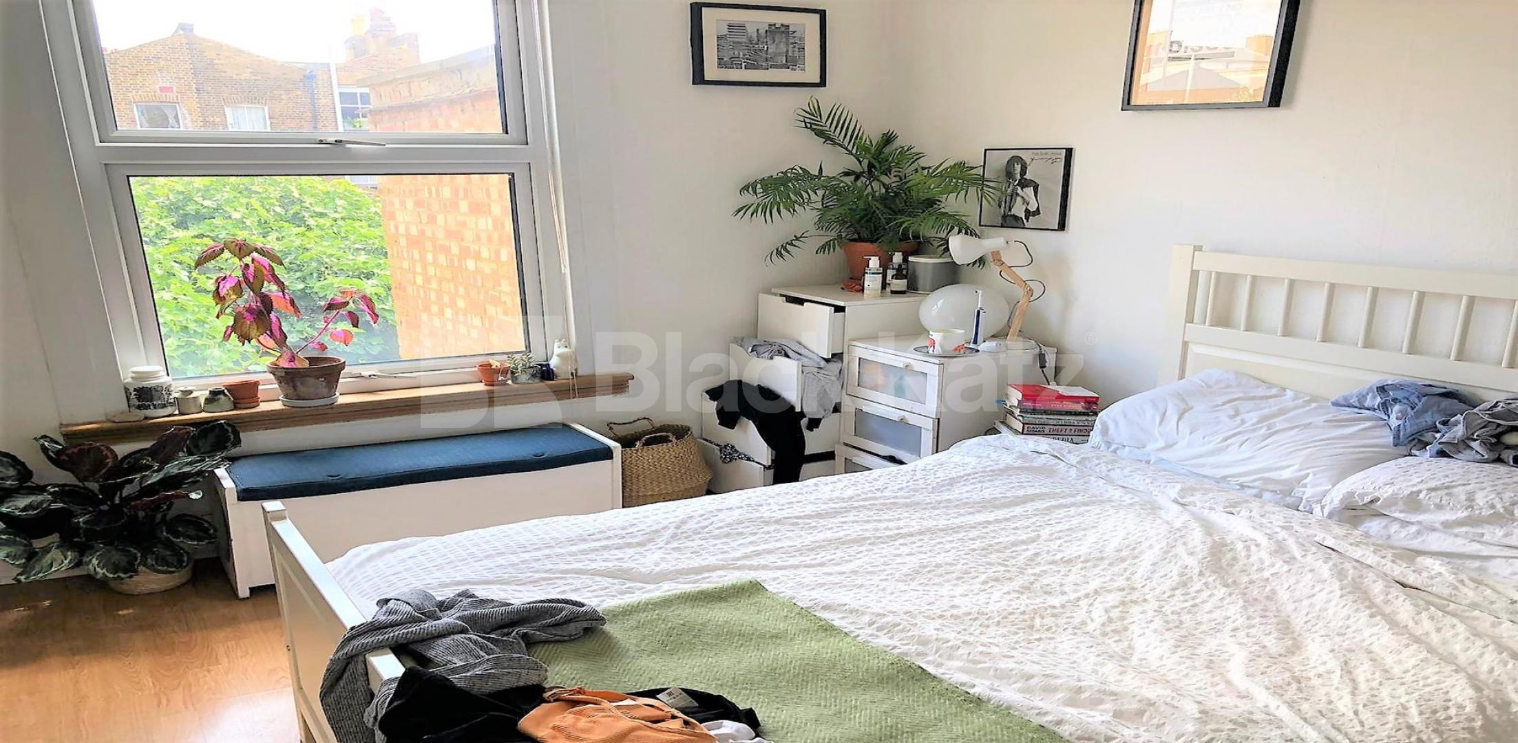 			4 BEDROOM HOUSE WITH PRIVATE GARDEN, 4 Bedroom, 1 bath, 1 reception House			 Shakspeare Walk, NEWINGTON GREEN-CANONBURY