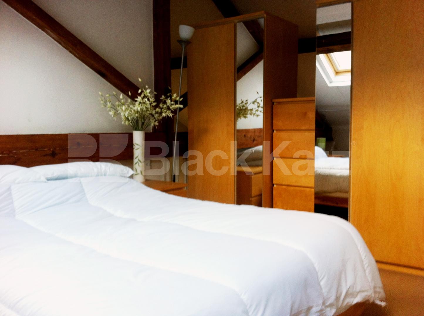 			NEW INSTRUCTION, 1 Bedroom, 1 bath, 1 reception Terraced House			 The Paragon, Searles Road, SE1, Borough / Elephant and Castle 