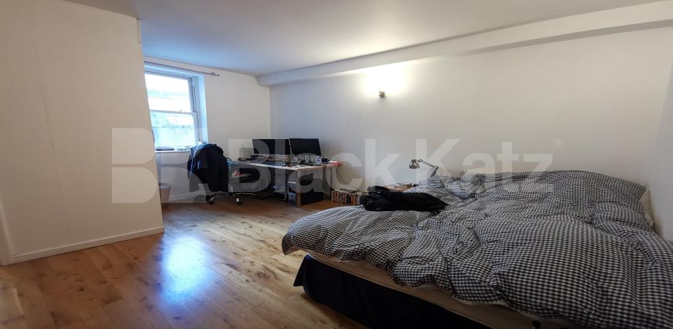 			NEW INSTRUCTION , 2 Bedroom, 2 bath, 1 reception Apartment			 Marshalsea Road, Borough