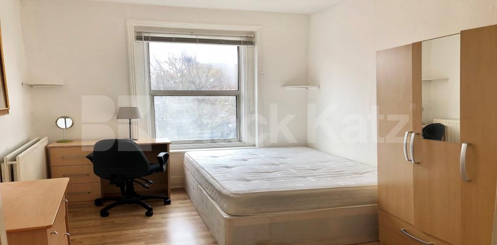 			NEW INSTRUCTION, 3 Bedroom, 1 bath, 1 reception Apartment			 Tower Bridge Road, London Bridge/ Tower Bridge Road