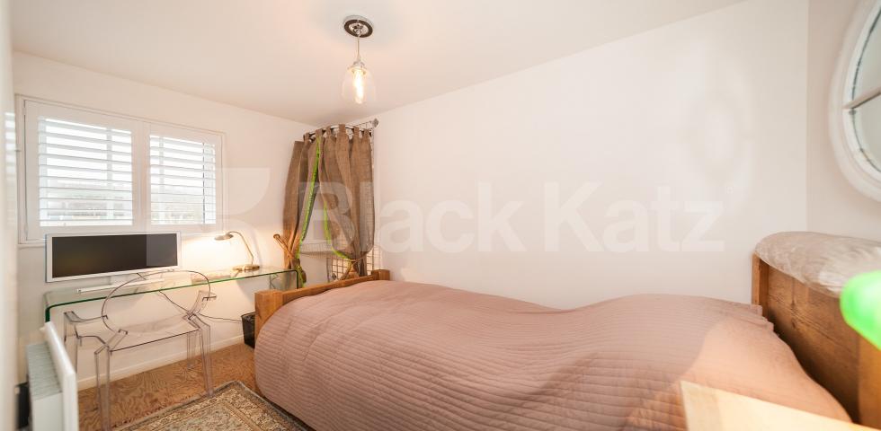 			LET , 2 Bedroom, 1 bath, 1 reception End Terraced House			 Strathnairn Street , Bermondsey