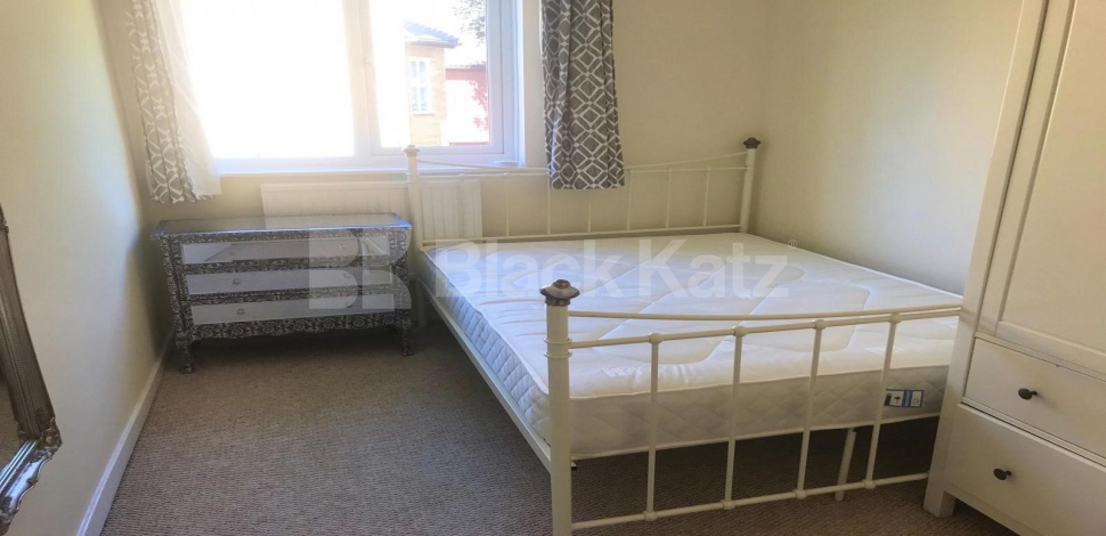 			LET , 4 Bedroom, 1 bath, 1 reception House			 Dunston Road, Clapham Junction