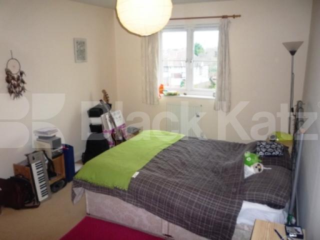 			NEW INSTRUCTION! Includes Water!, 2 Bedroom, 1 bath, 1 reception Flat			 Briar Close, East Finchley