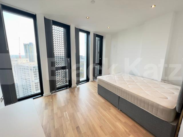 Spectacular Three Bedroomed Apartment In This Truly Iconic Building Ceramic Building  Newington Causeway, Borough/ Elephant and Castle 