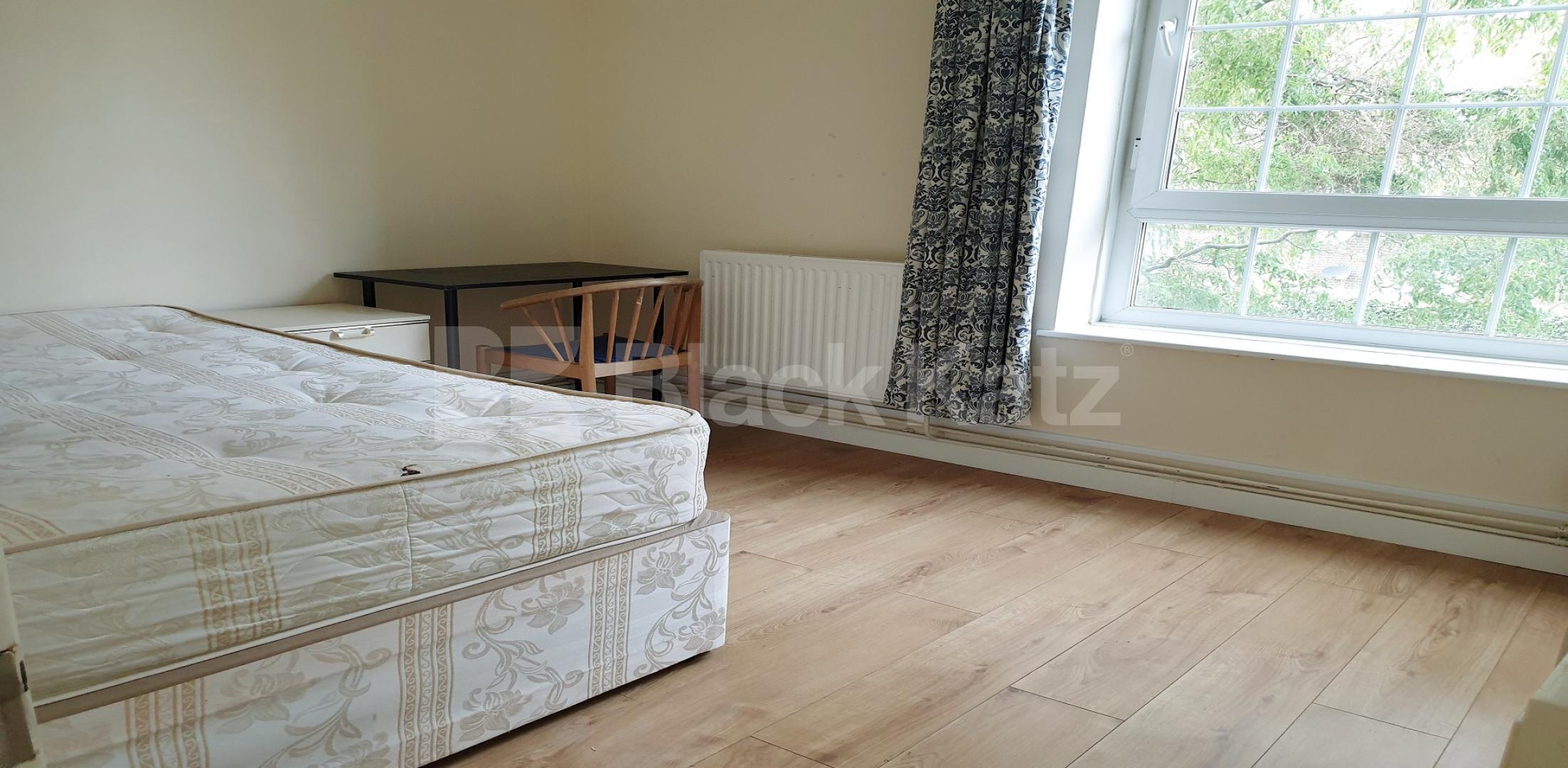 			NEW INSTRUCTION , 2 Bedroom, 1 bath, 1 reception Apartment			 Law Street, Borough/London Bridge