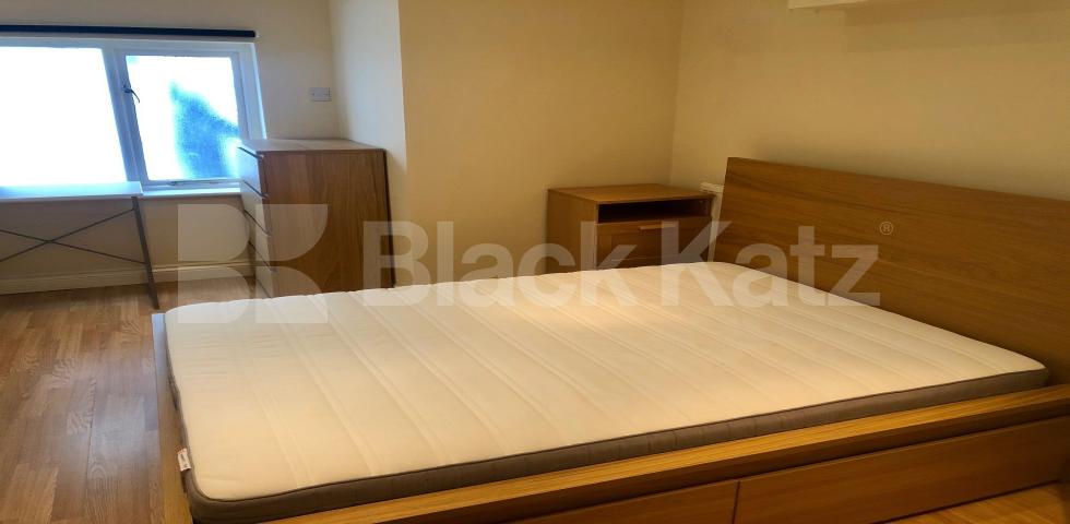 			LET , 4 Bedroom, 2 bath, 2 reception Apartment			 Walworth Road, Elephant and Castle